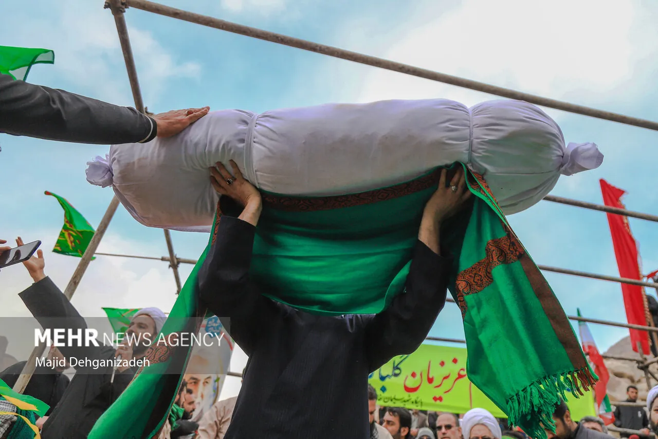 تشییع پیکر مطهر شهید گمنام در یزد